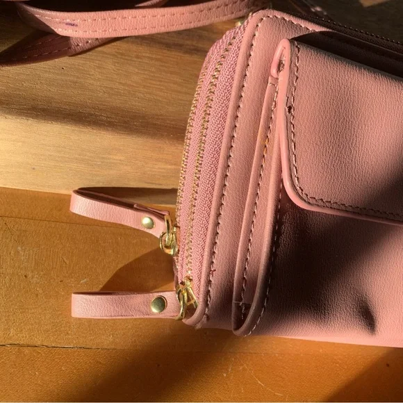 Pink Faux Leather Crossbody Ziparound Wallet Purse Bag Gold Hardware - Picture 6 of 10